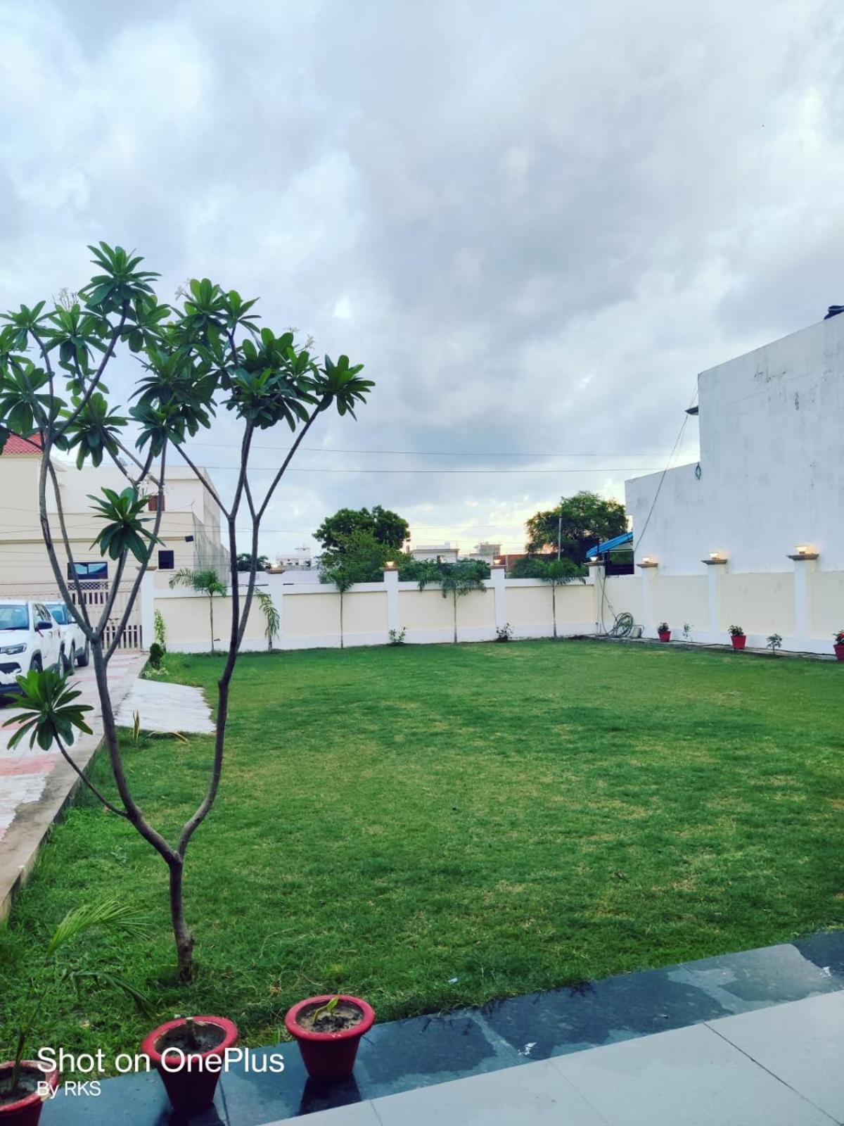 Osho Lifestyle Villa Lucknow Exteriör bild